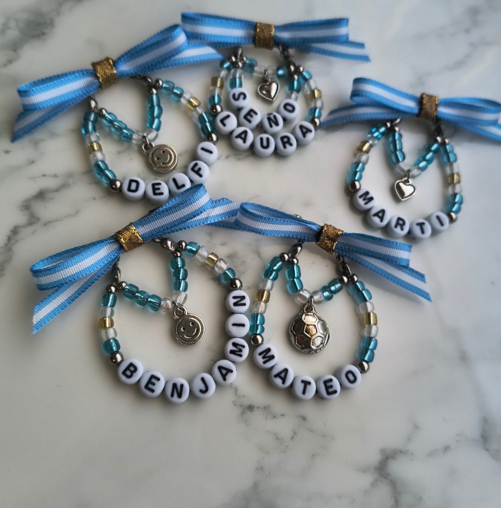 Escarapela personalizada con mini dije