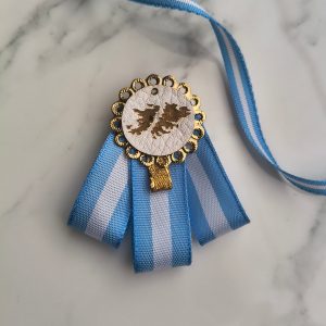 Escarapela Malvinas 3 lazos dorada